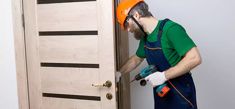 Replace Internal Door Handle with Lock Daphne